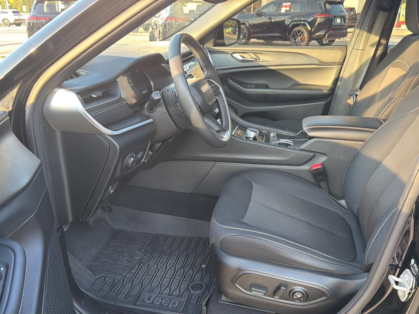 2024 Jeep Grand Cherokee Laredo 4x4