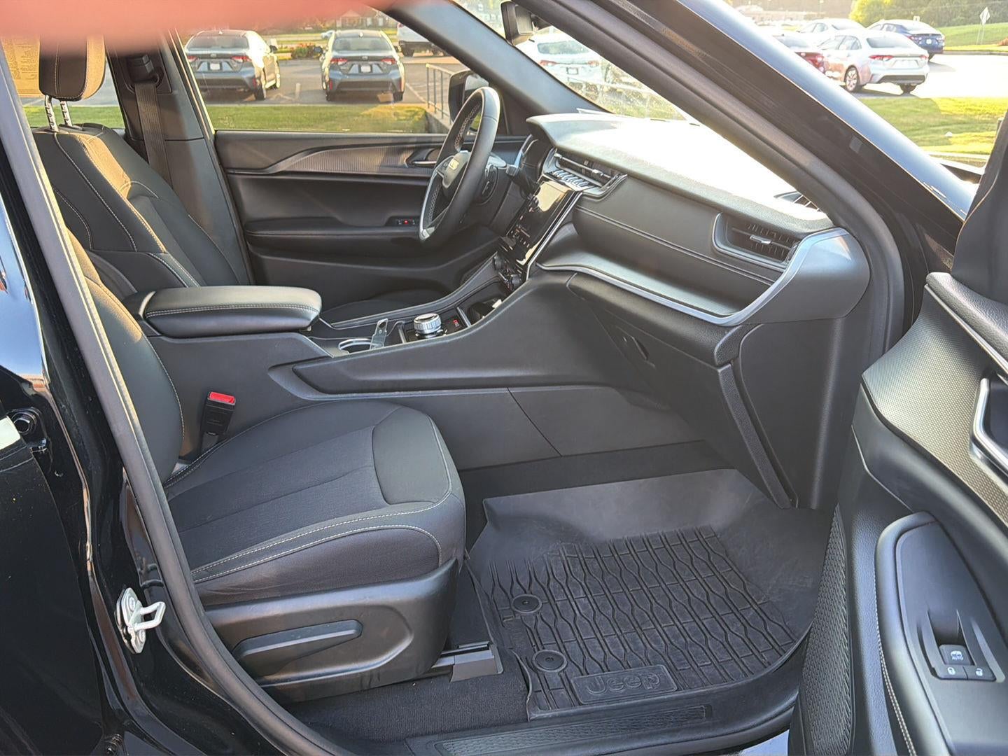 2024 Jeep Grand Cherokee Laredo 4x4