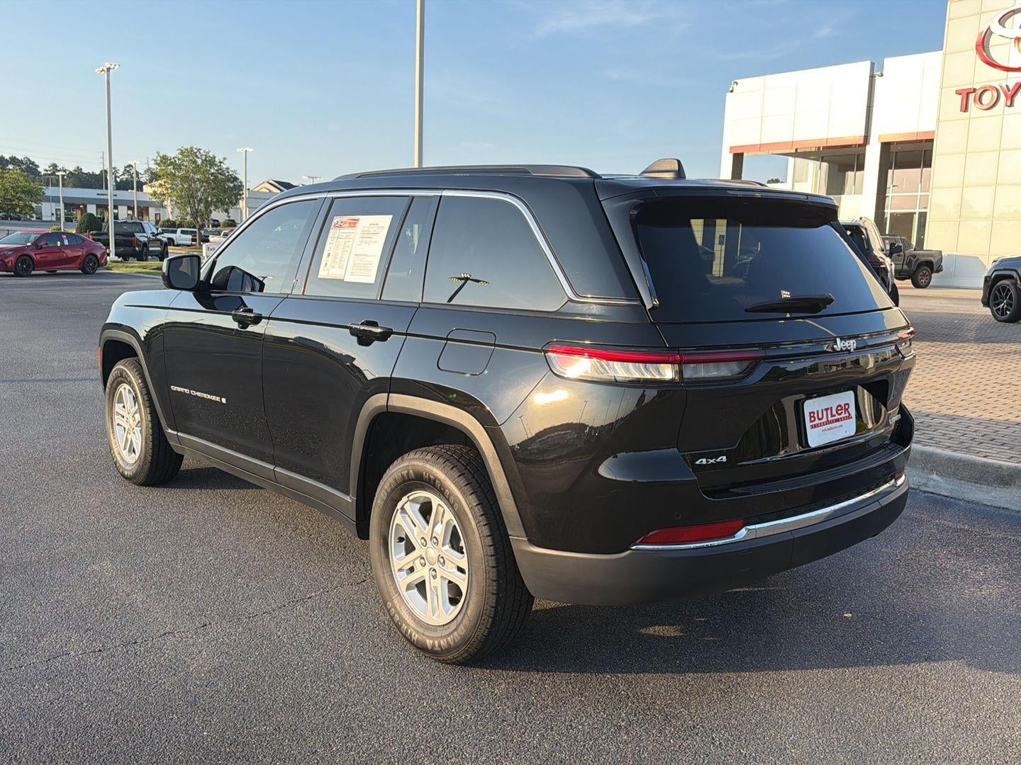 2024 Jeep Grand Cherokee Laredo 4x4
