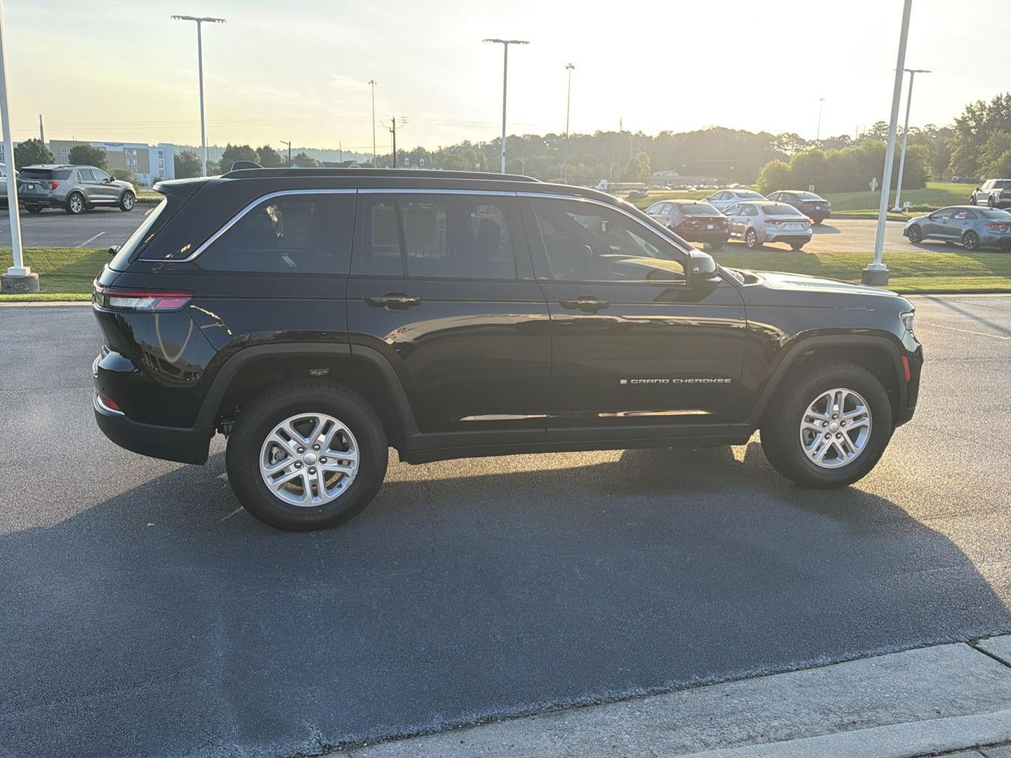 2024 Jeep Grand Cherokee Laredo 4x4