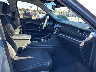 2023 Jeep Grand Cherokee L Laredo 4x2