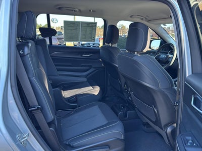 2023 Jeep Grand Cherokee L Laredo 4x2