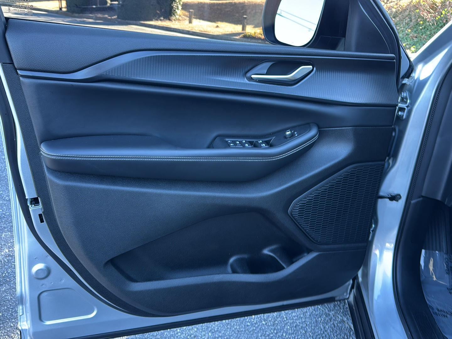 2023 Jeep Grand Cherokee L Laredo 4x2