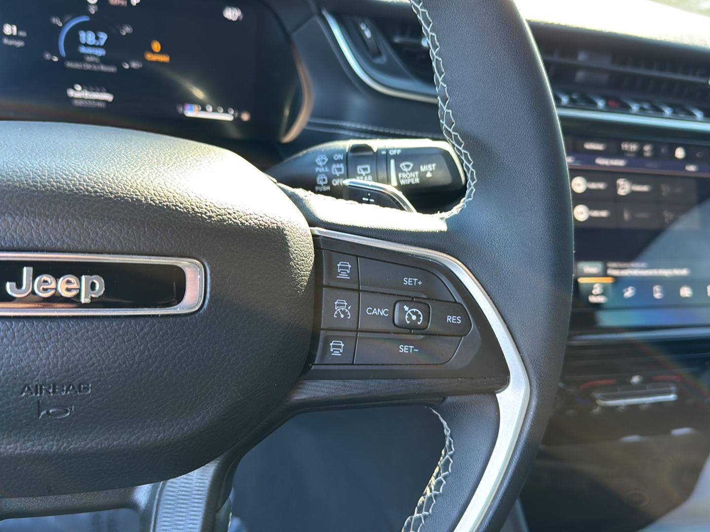 2023 Jeep Grand Cherokee L Laredo 4x2