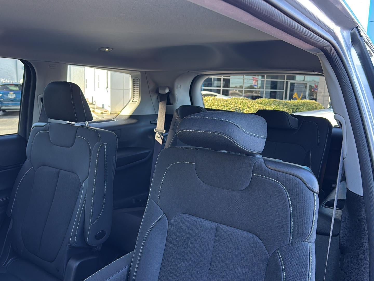 2023 Jeep Grand Cherokee L Laredo 4x2