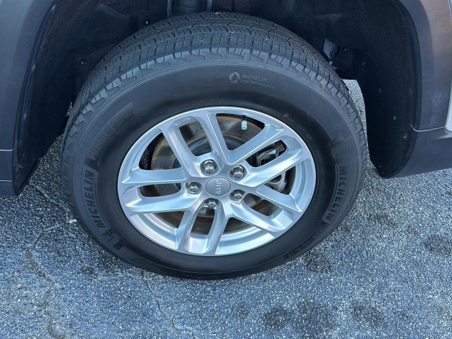 2023 Jeep Grand Cherokee L Laredo 4x2