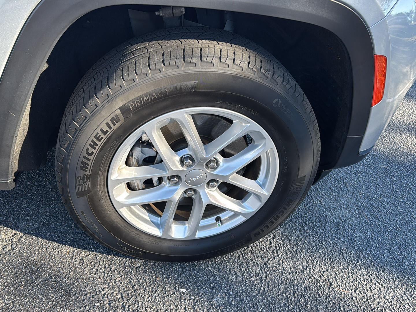 2023 Jeep Grand Cherokee L Laredo 4x2