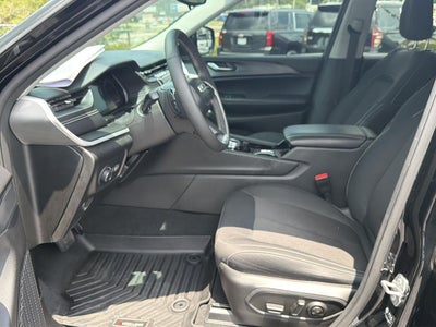 2023 Jeep Grand Cherokee L Laredo 4x2