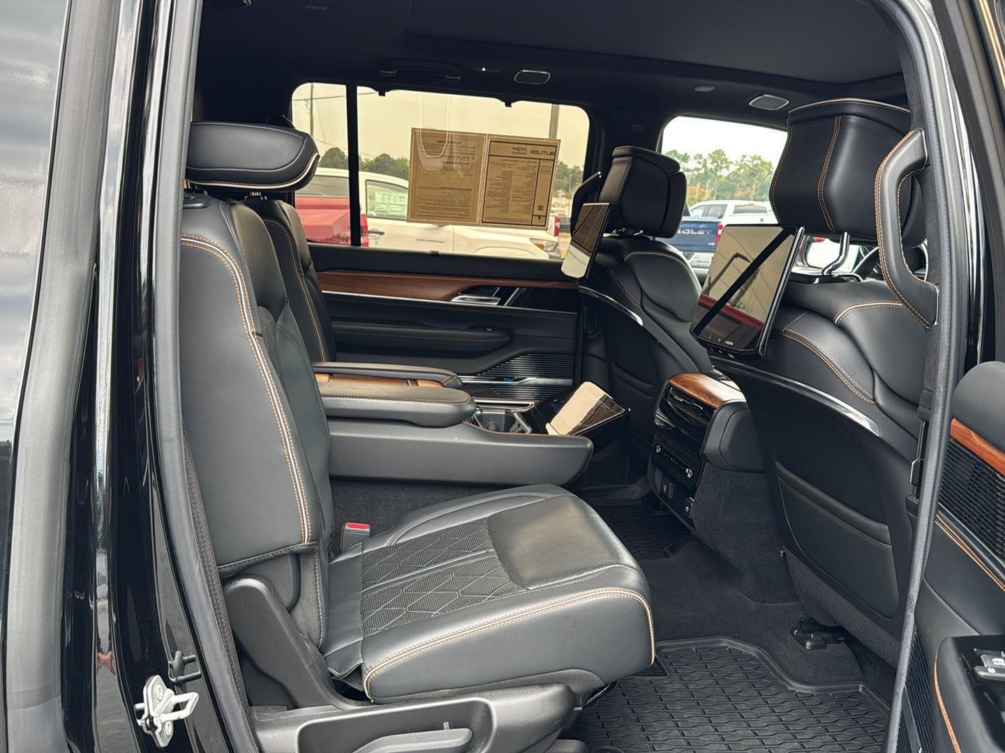 2022 Jeep Grand Wagoneer Series III