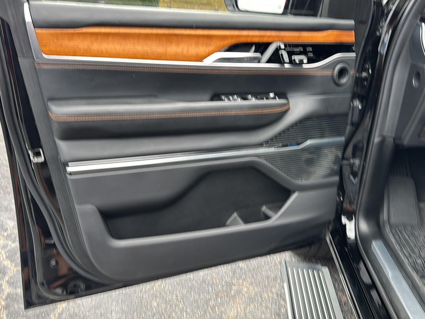 2022 Jeep Grand Wagoneer Series III