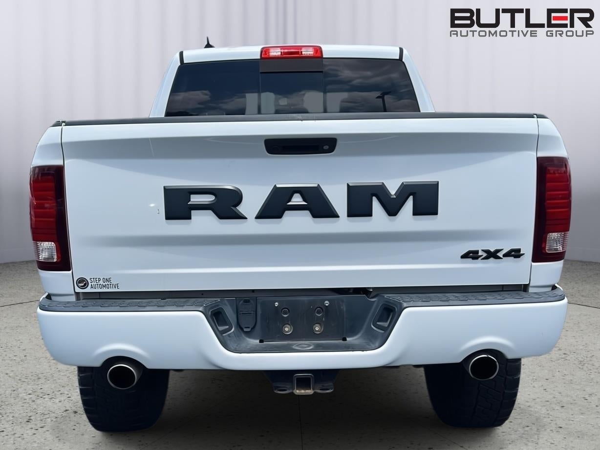 2017 RAM 1500 Night Crew Cab 4x4 5'7" Box