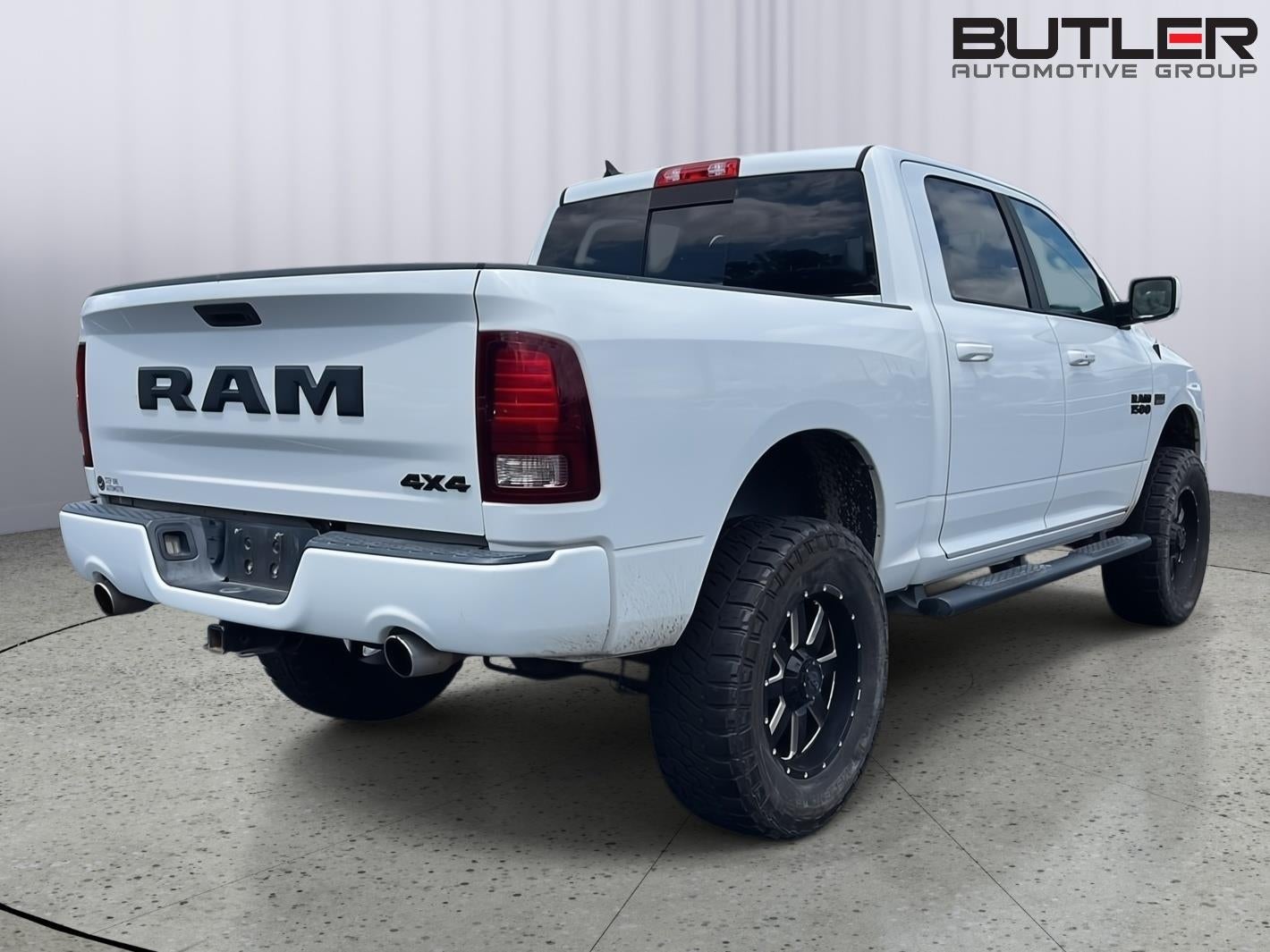 2017 RAM 1500 Night Crew Cab 4x4 5'7" Box