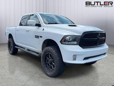 2017 RAM 1500 Night Crew Cab 4x4 5'7" Box