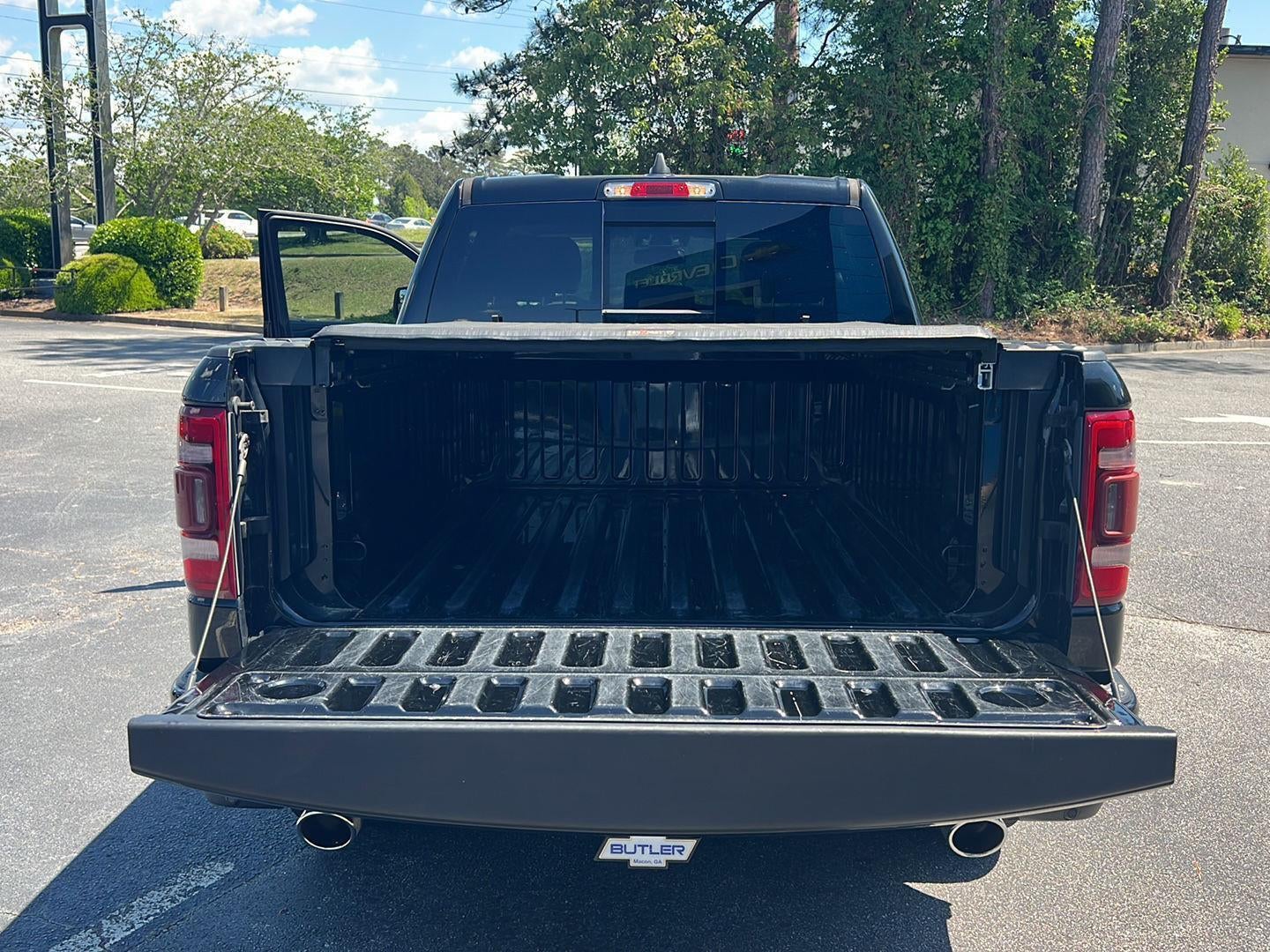 2019 RAM 1500 Laramie Crew Cab 4x4 5'7" Box