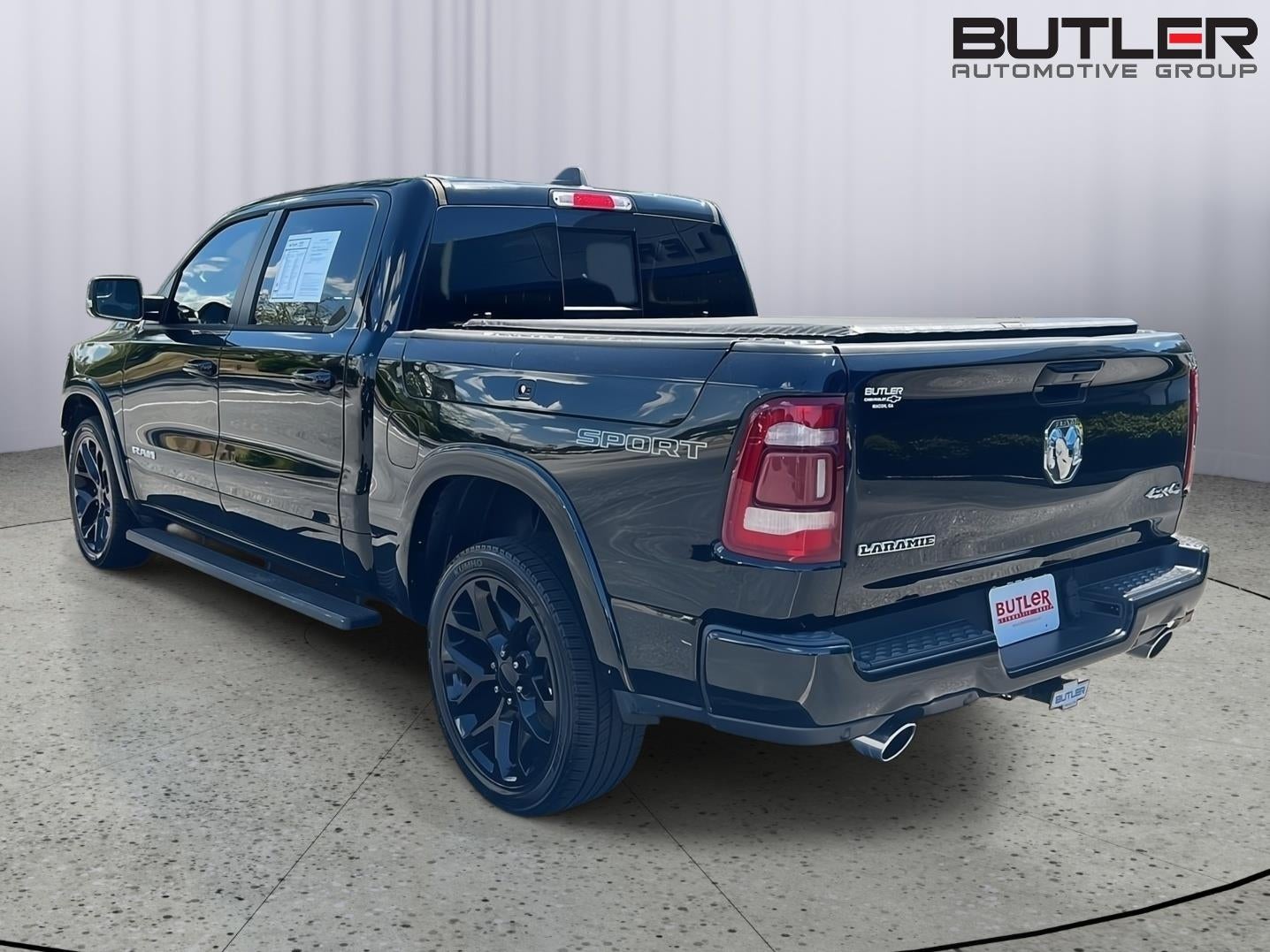 2019 RAM 1500 Laramie Crew Cab 4x4 5'7" Box