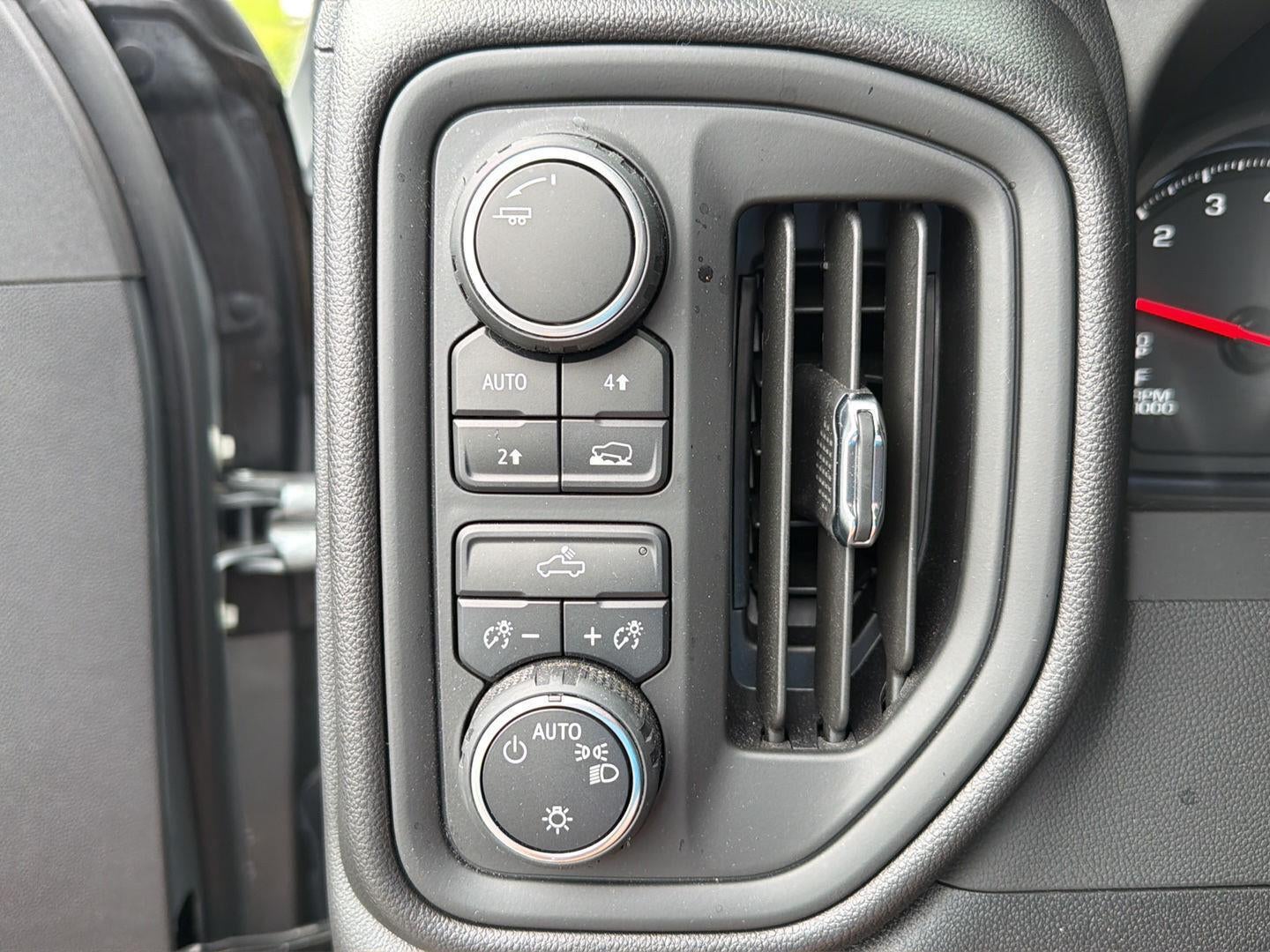 2025 Chevrolet Silverado 1500 Custom