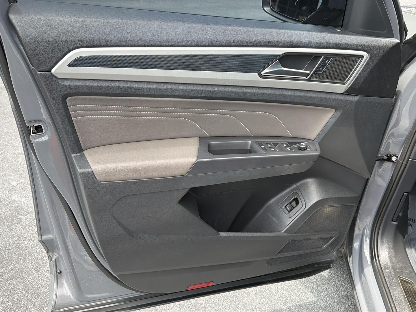 2021 Volkswagen Atlas Cross Sport 3.6L V6 SE w/Technology R-Line