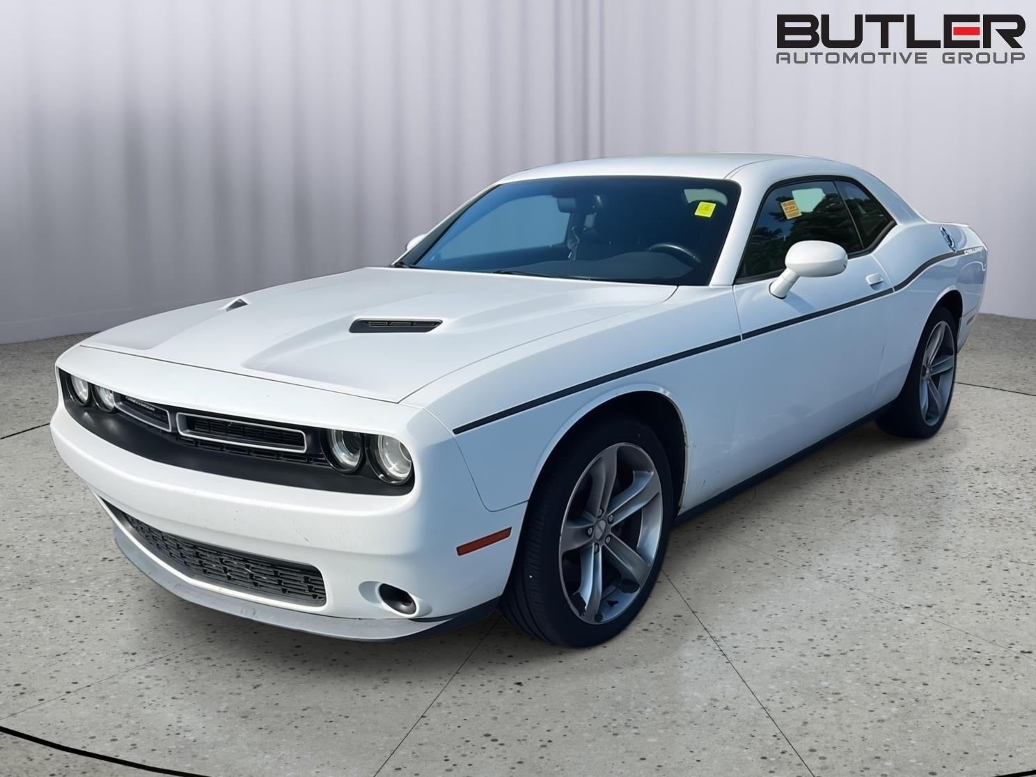 2015 Dodge Challenger SXT's photo