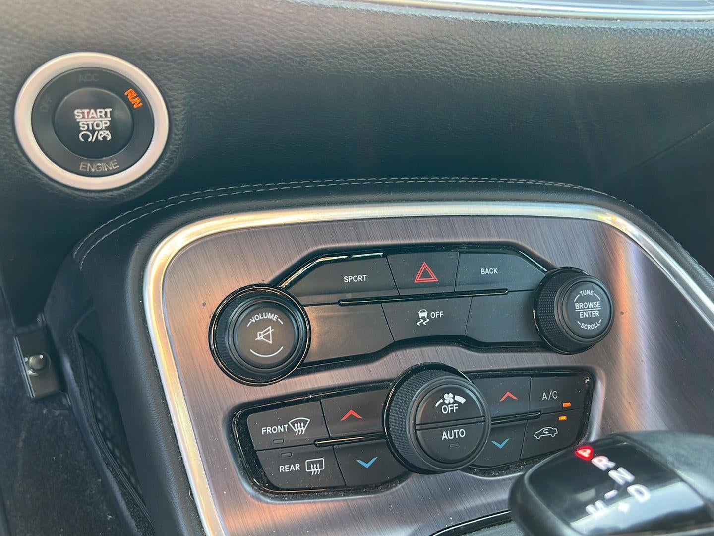 2015 Dodge Challenger SXT