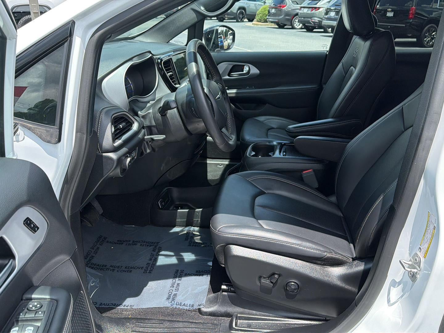 2024 Chrysler Pacifica Hybrid S Appearance Pkg