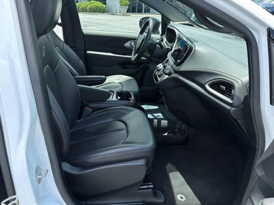 2024 Chrysler Pacifica Hybrid S Appearance Pkg