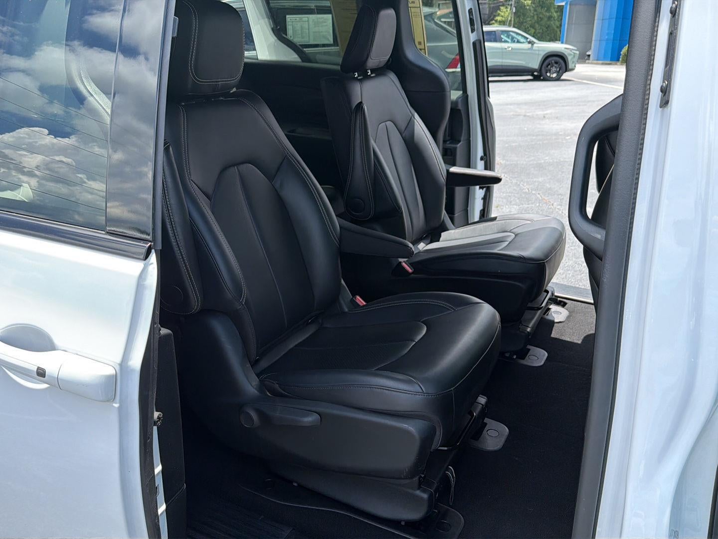 2024 Chrysler Pacifica Hybrid S Appearance Pkg