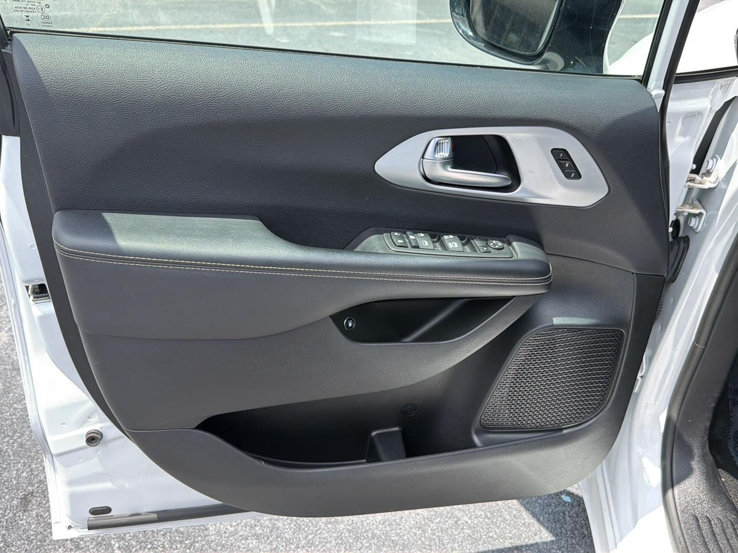 2024 Chrysler Pacifica Hybrid S Appearance Pkg