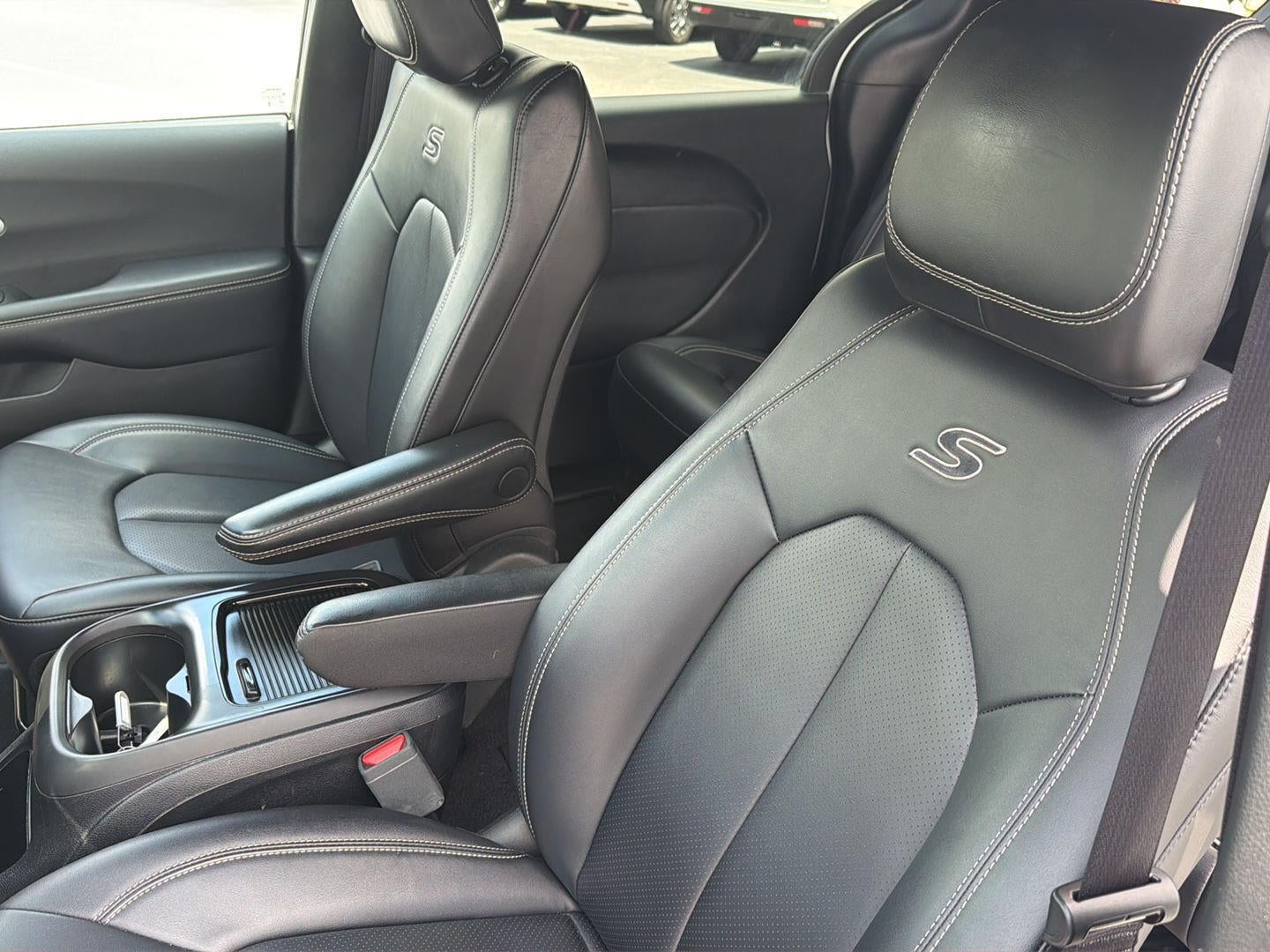 2024 Chrysler Pacifica Hybrid S Appearance Pkg