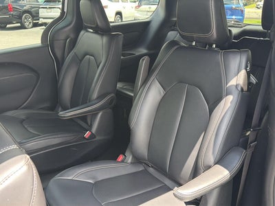 2024 Chrysler Pacifica Hybrid S Appearance Pkg