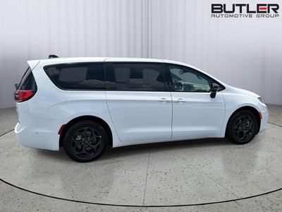 2024 Chrysler Pacifica Hybrid S Appearance Pkg