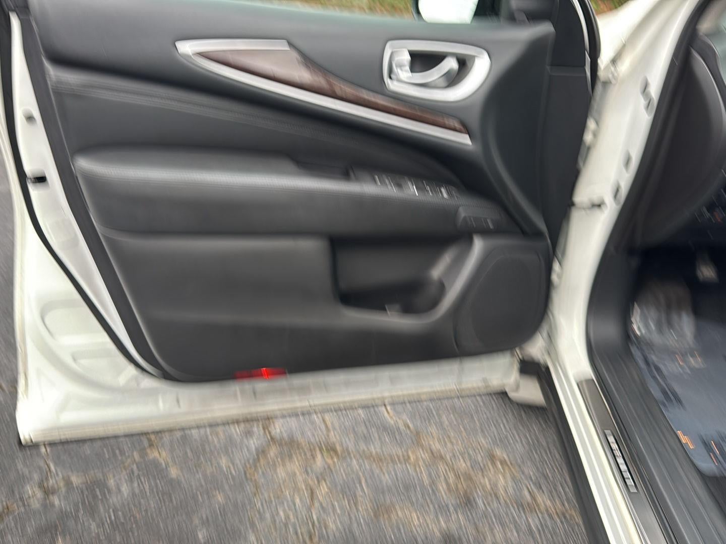 2015 INFINITI QX60 AWD 4dr