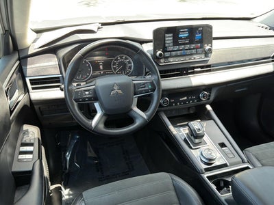 2024 Mitsubishi Outlander SE
