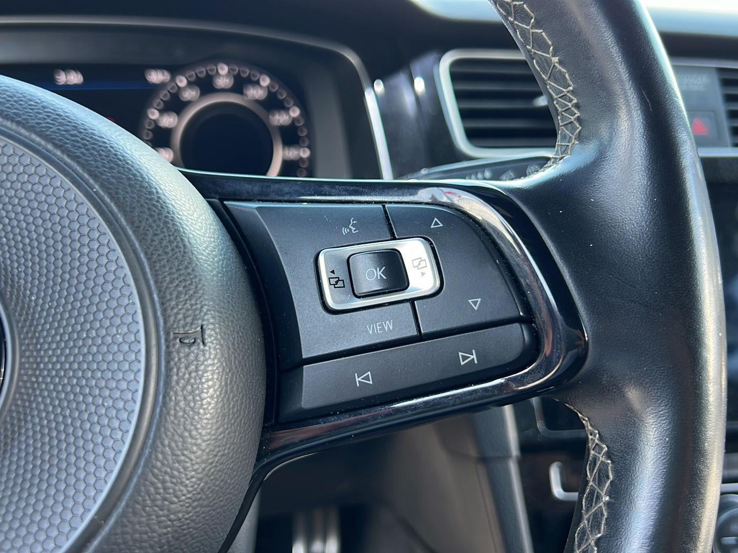 2019 Volkswagen Golf R 2.0T w/DCC & Navigation