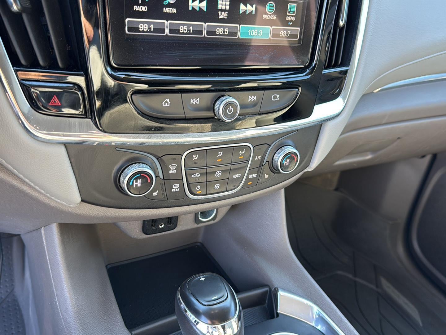 2018 Chevrolet Traverse LT Cloth
