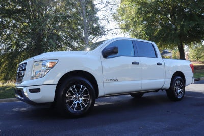 2023 Nissan Titan SV