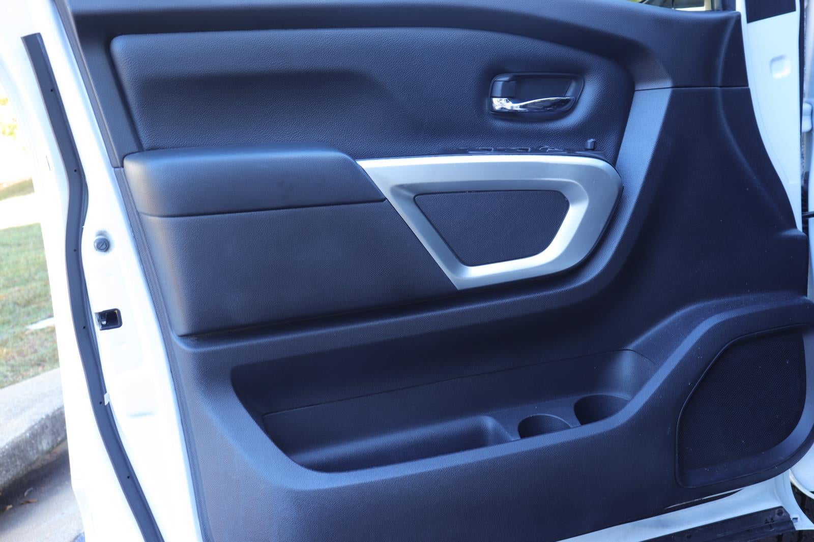 2023 Nissan Titan SV