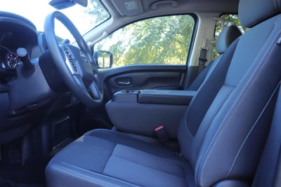 2023 Nissan Titan SV