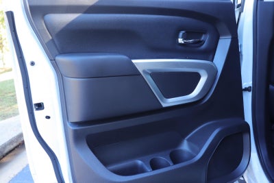 2023 Nissan Titan SV