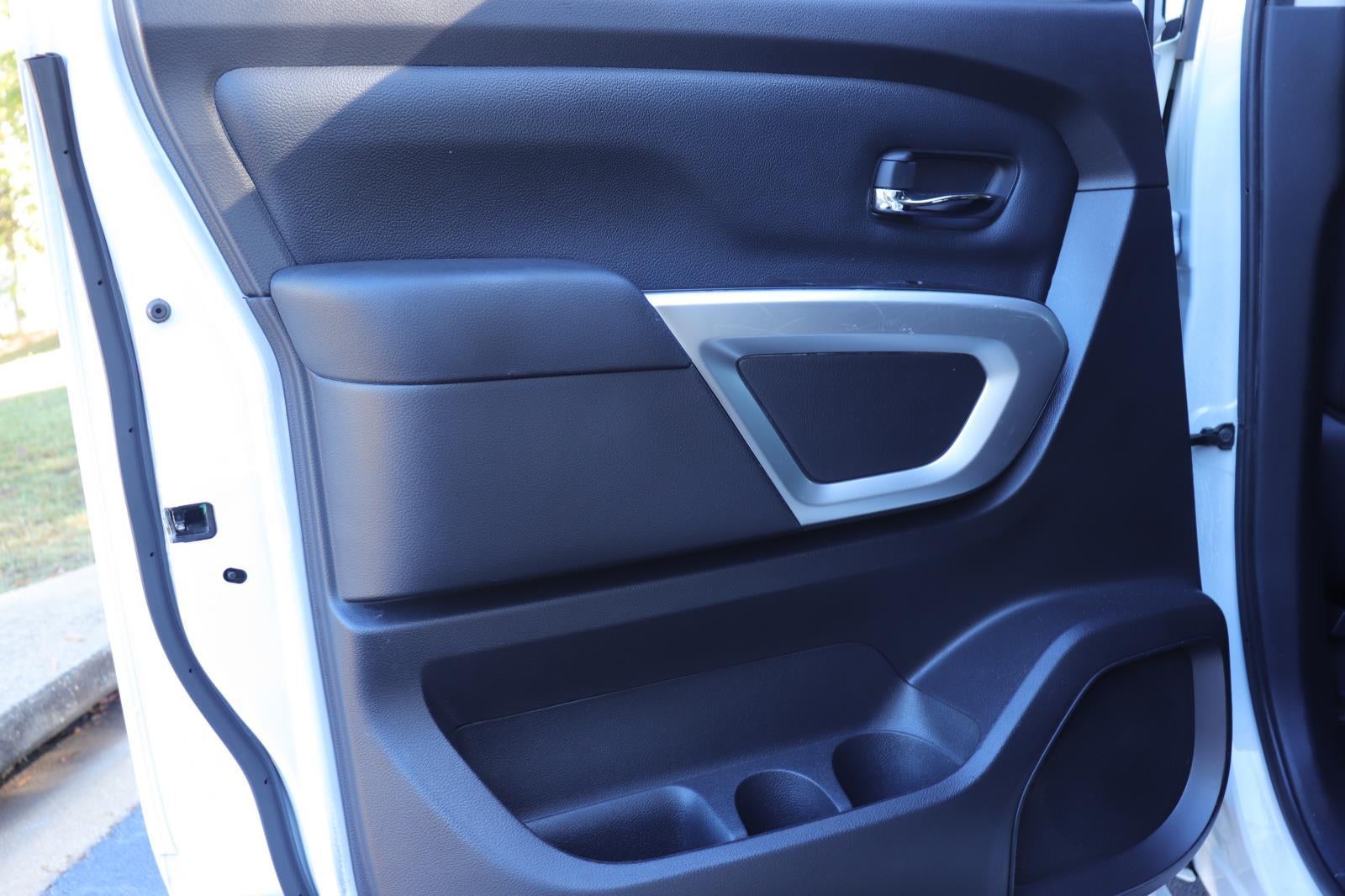 2023 Nissan Titan SV