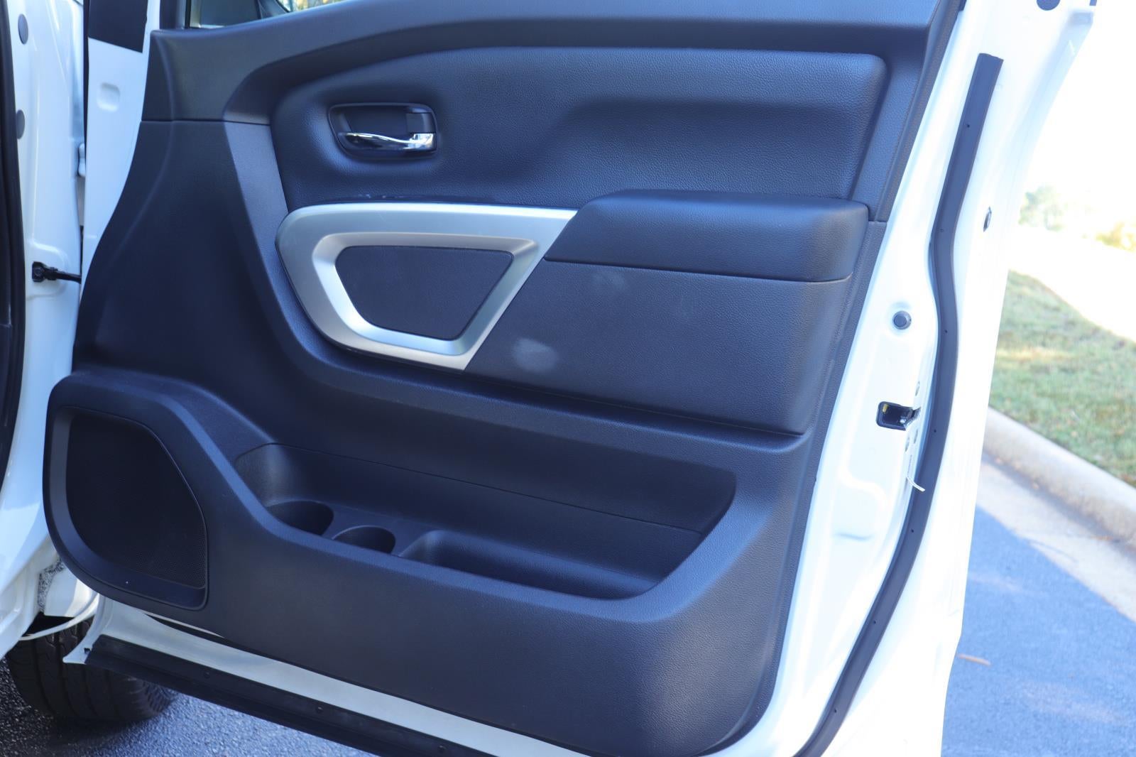 2023 Nissan Titan SV