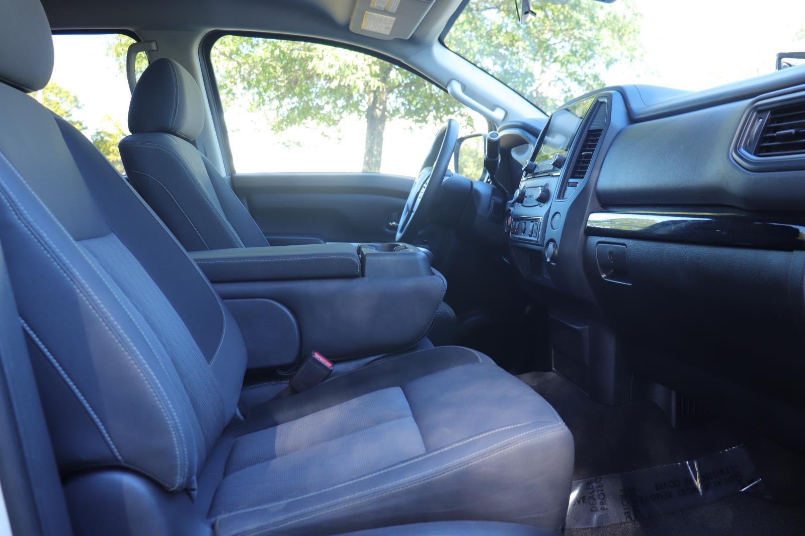 2023 Nissan Titan SV