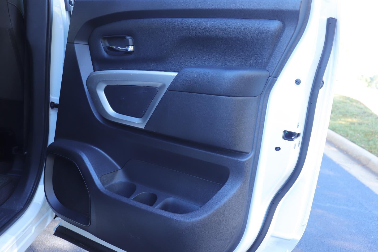 2023 Nissan Titan SV