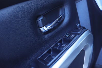 2023 Nissan Titan SV