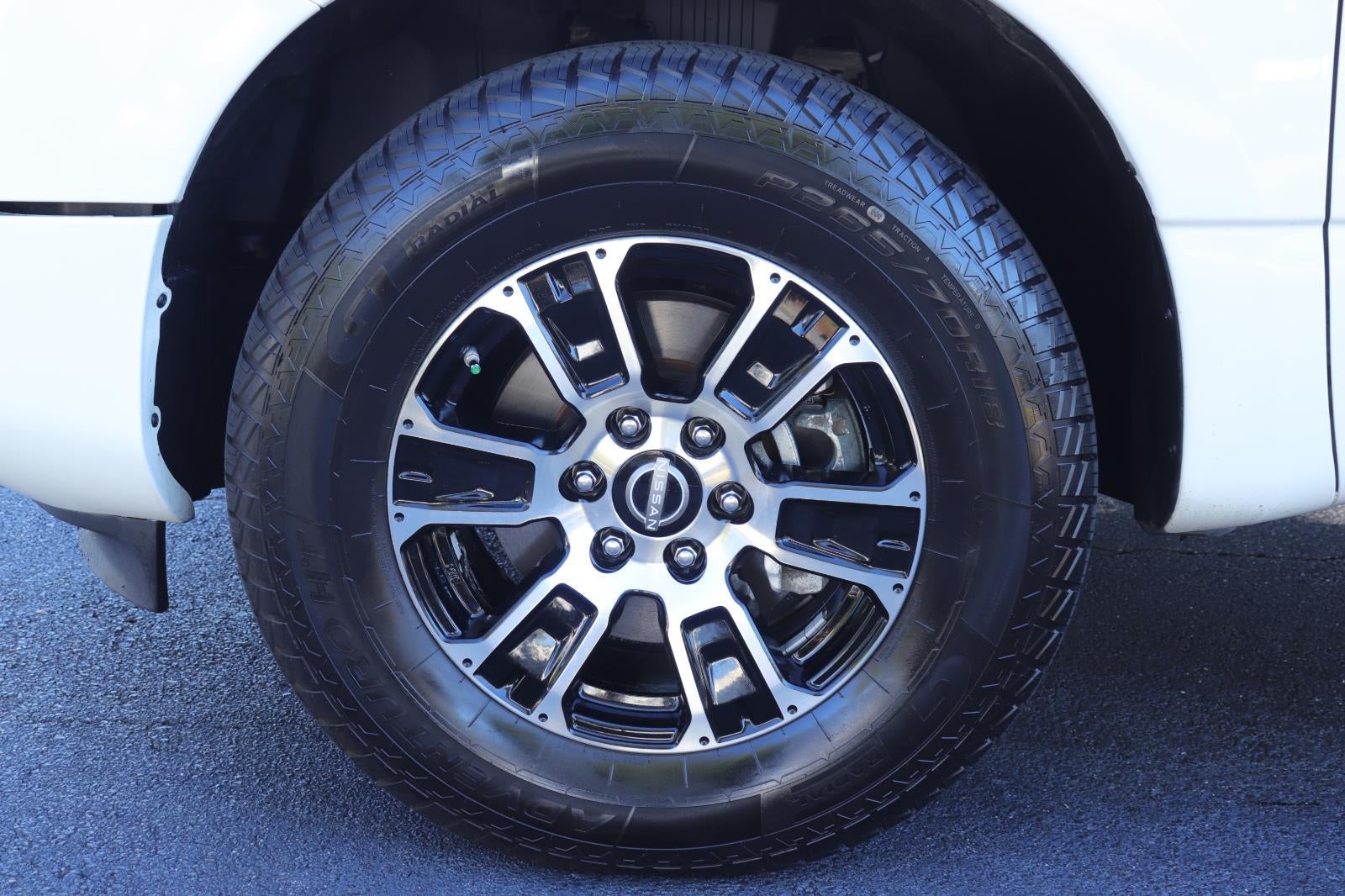 2023 Nissan Titan SV