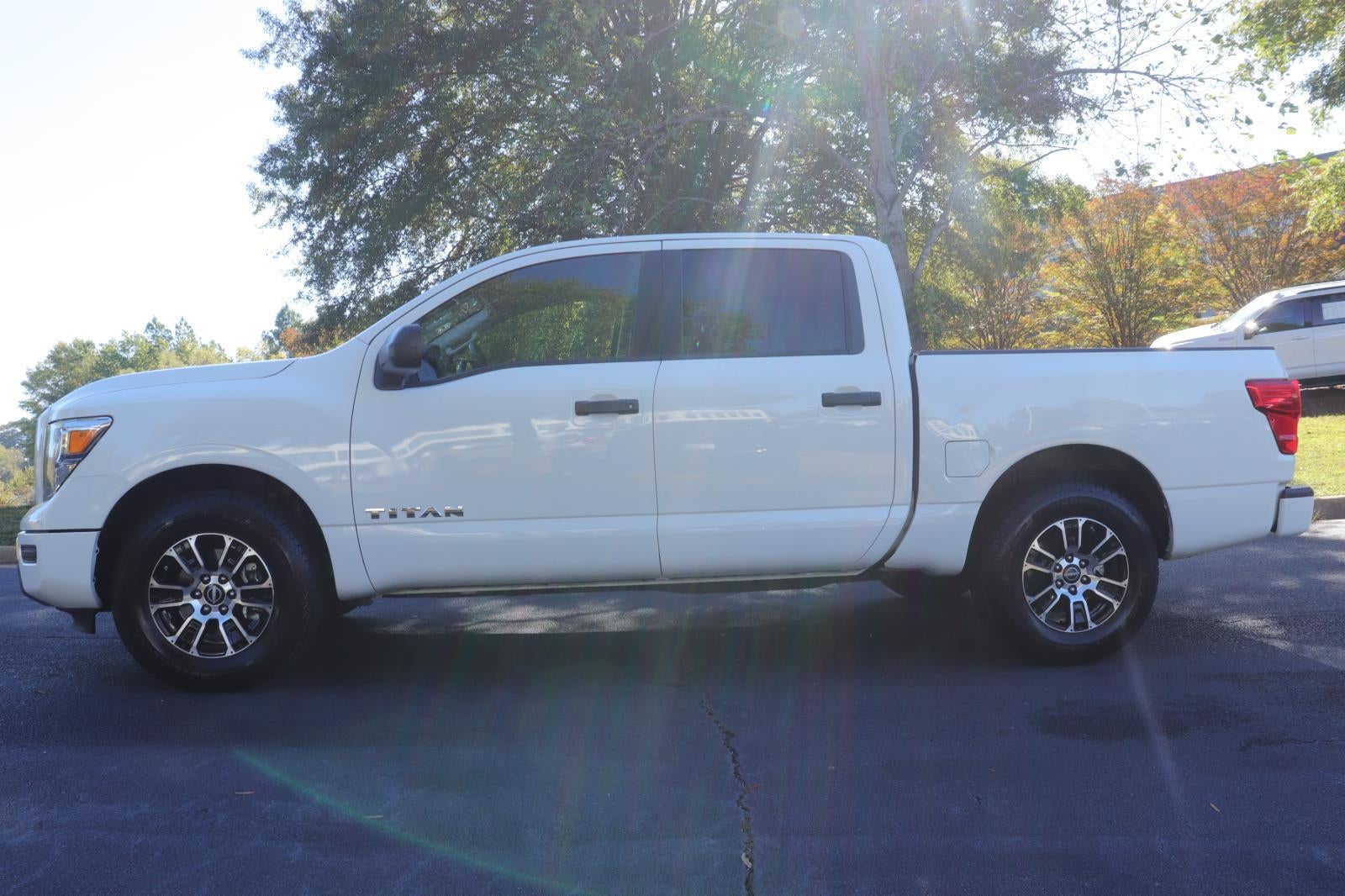 2023 Nissan Titan SV