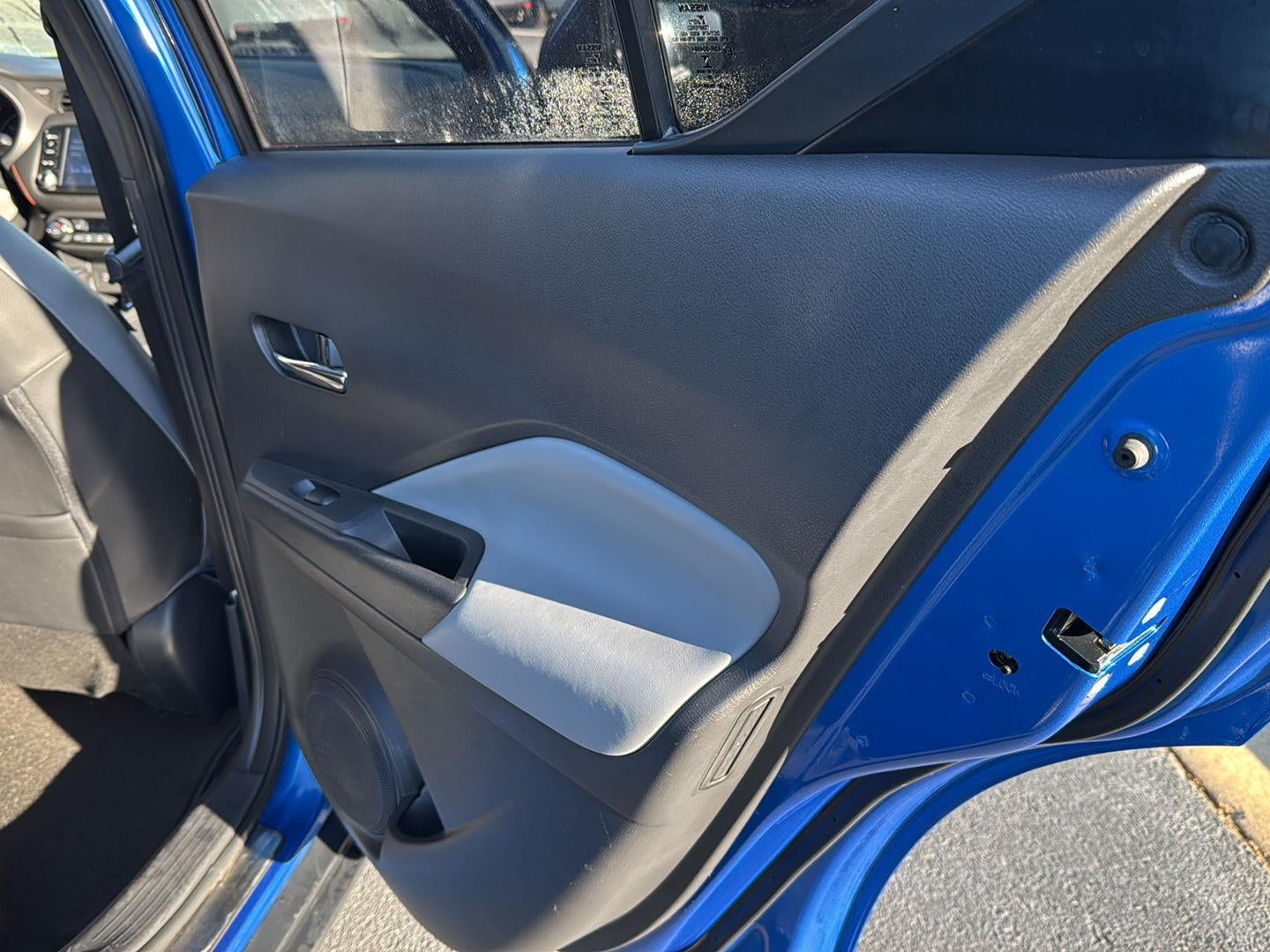 2021 Nissan Kicks SR