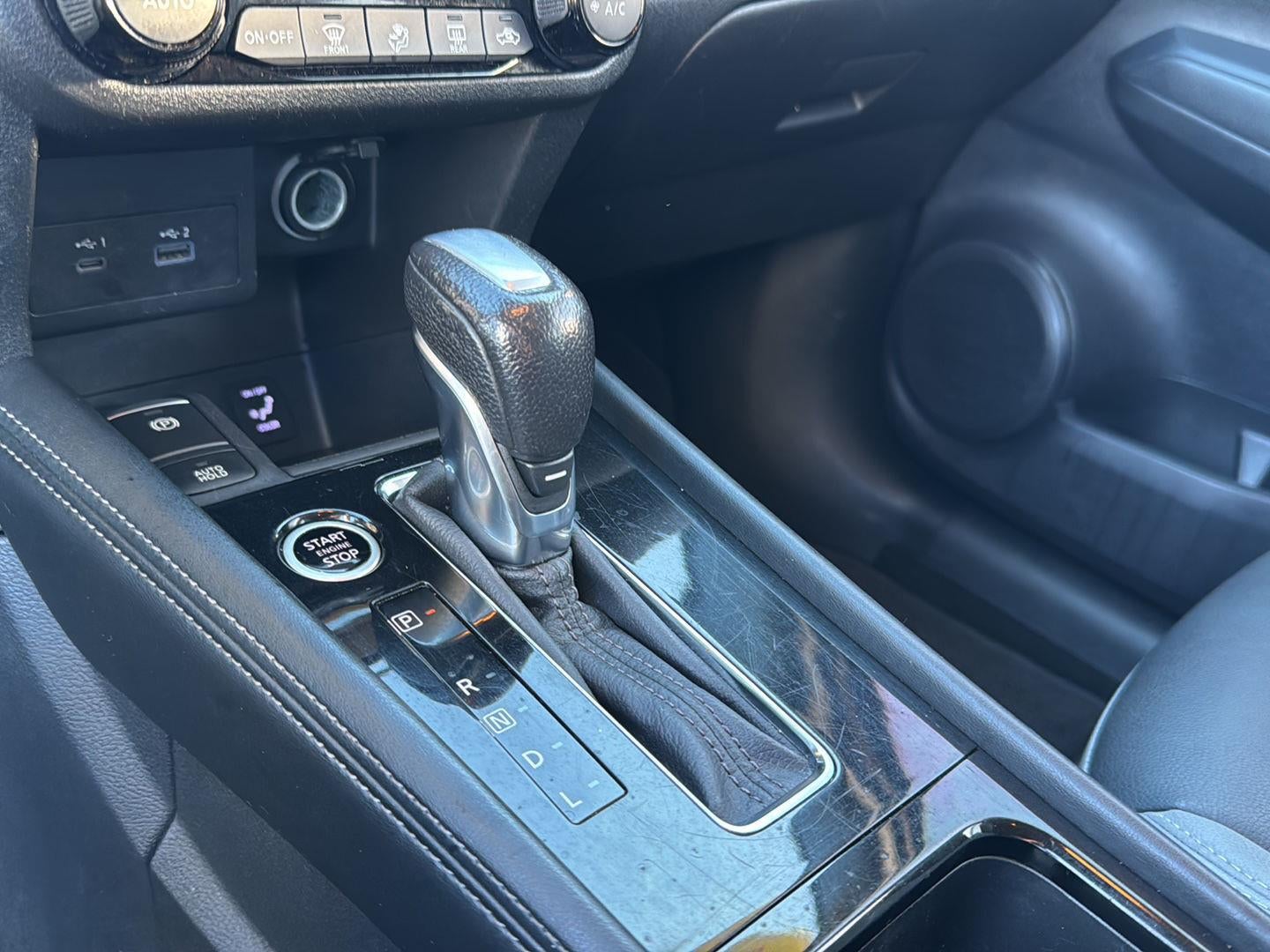 2021 Nissan Kicks SR