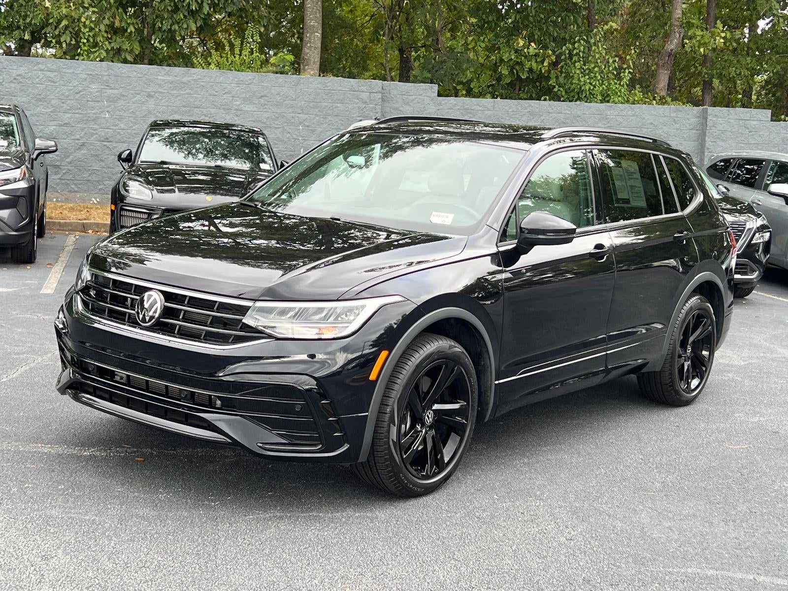 2023 Volkswagen Tiguan SE R-Line Black