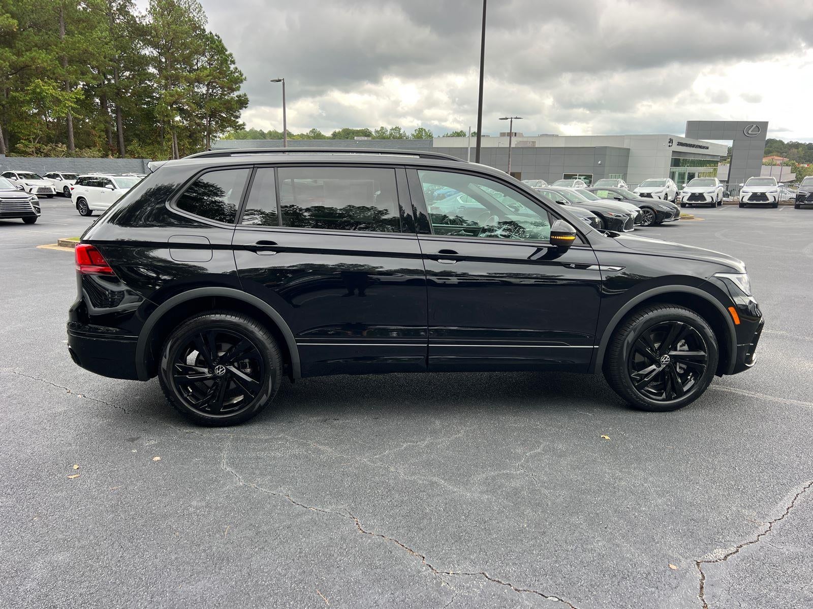 2023 Volkswagen Tiguan SE R-Line Black
