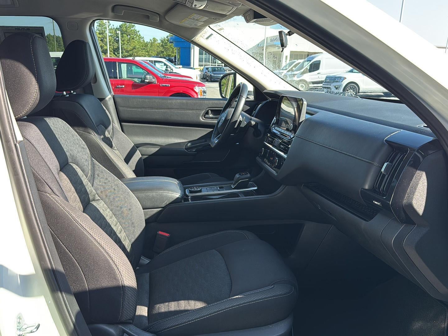 2023 Nissan Pathfinder SV